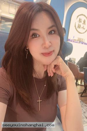 1421 - Gorgeous Single Woman in Shanghai